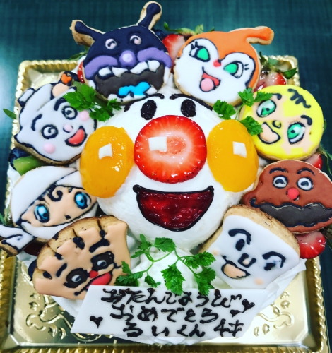 アンパンマンと愉快な仲間たち キャラクターケーキ お祝いケーキ 新着情報 福岡 大宰府のパフェ レストラン ノエルの樹